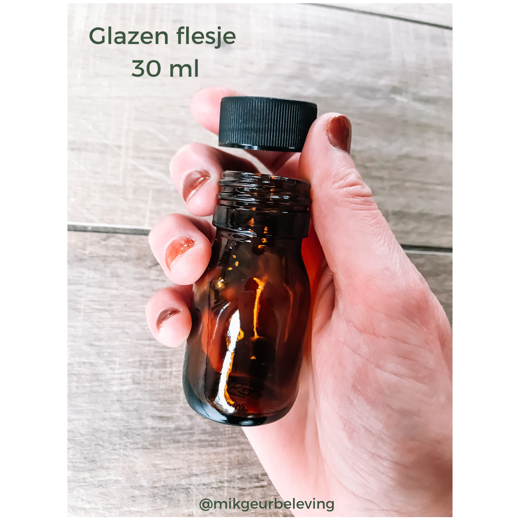Bruin glazen flesje met dop