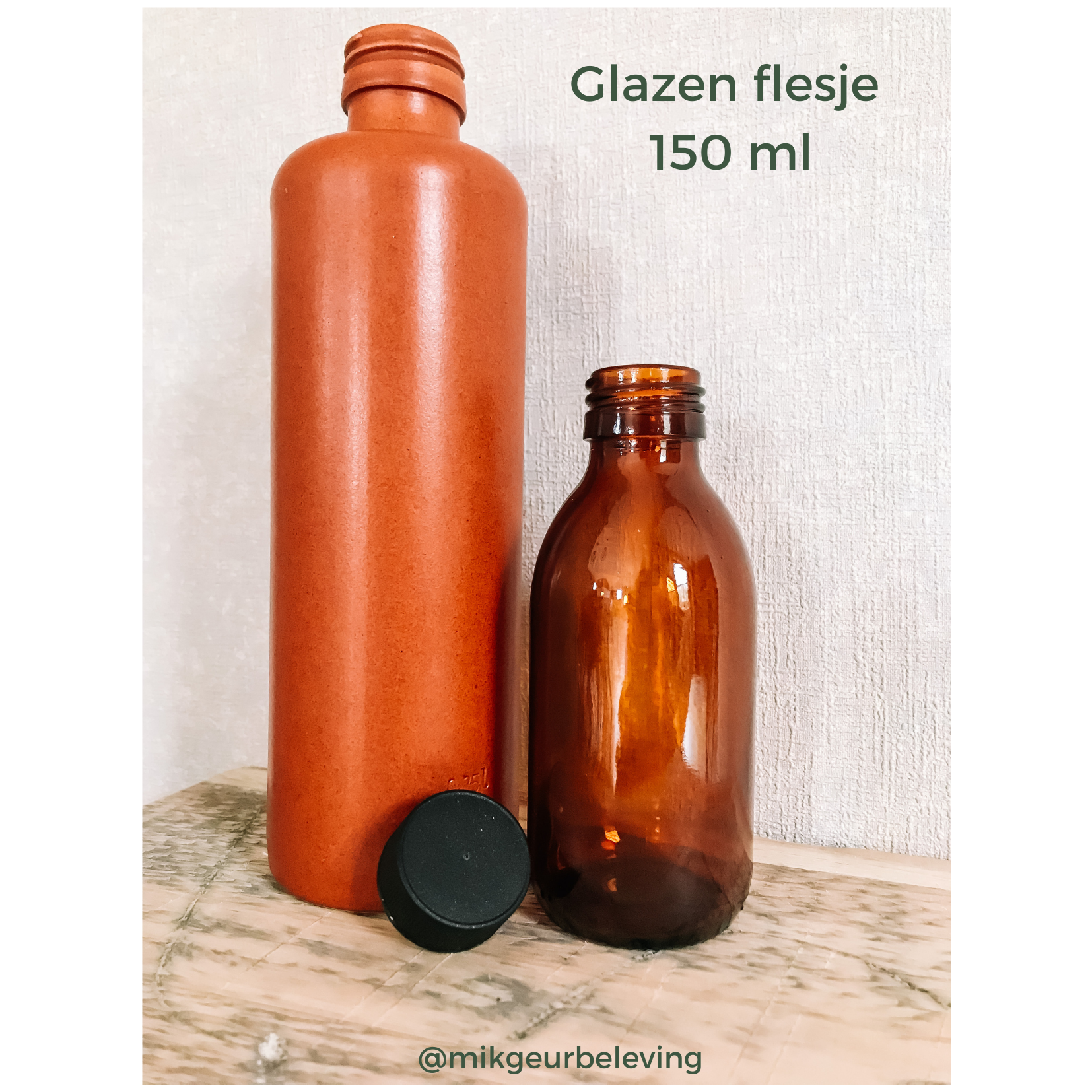 Bruin glazen flesje met dop
